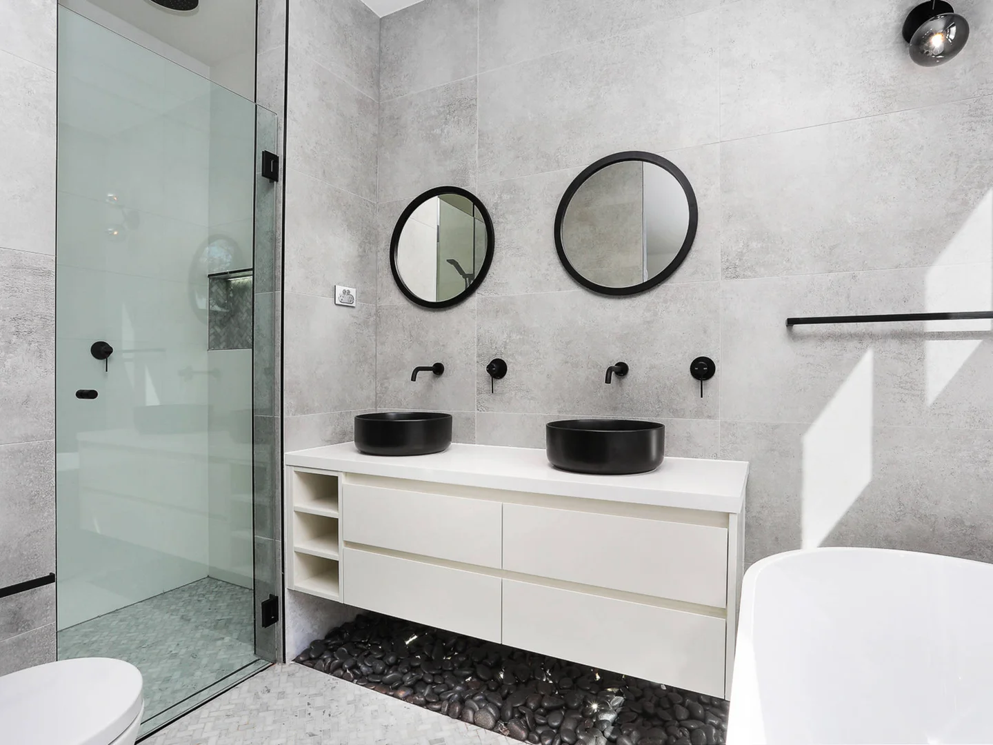 Ensuite — Roselands Residence by Pier 8 Constructions